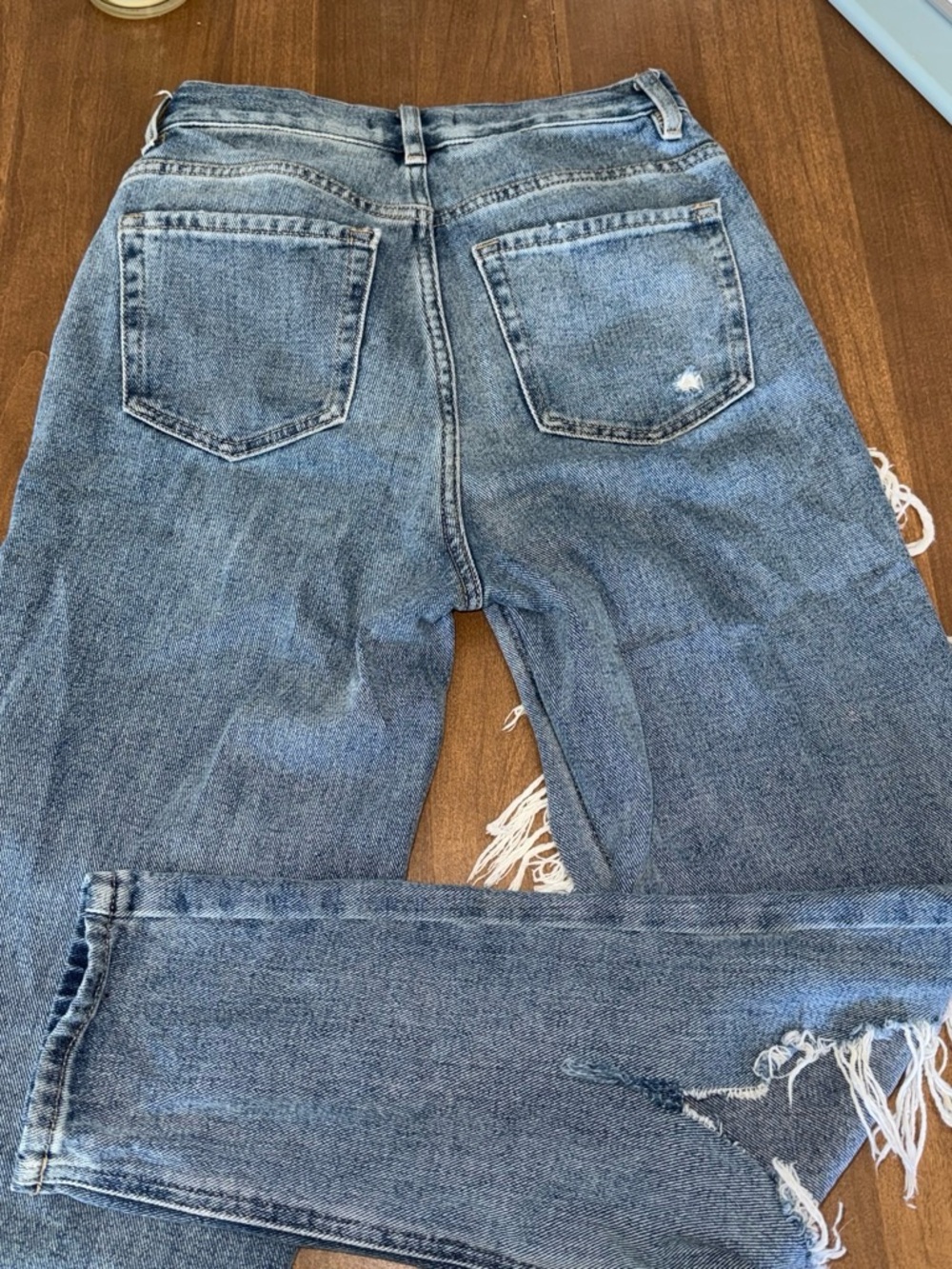 PacSun Women’s Straight Leg Distressed Jeans - Blue Wash